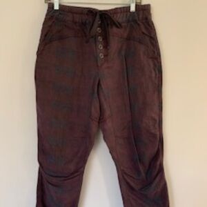 Bohemian jogger pants dark red/ dark gray pattern by Anthropologie size S